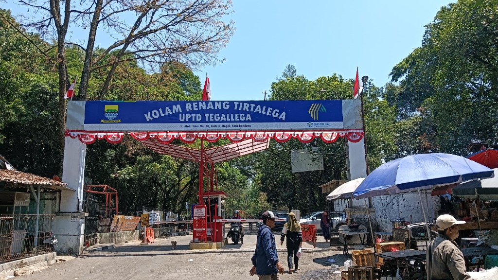 Kolam Renang Tirtalega